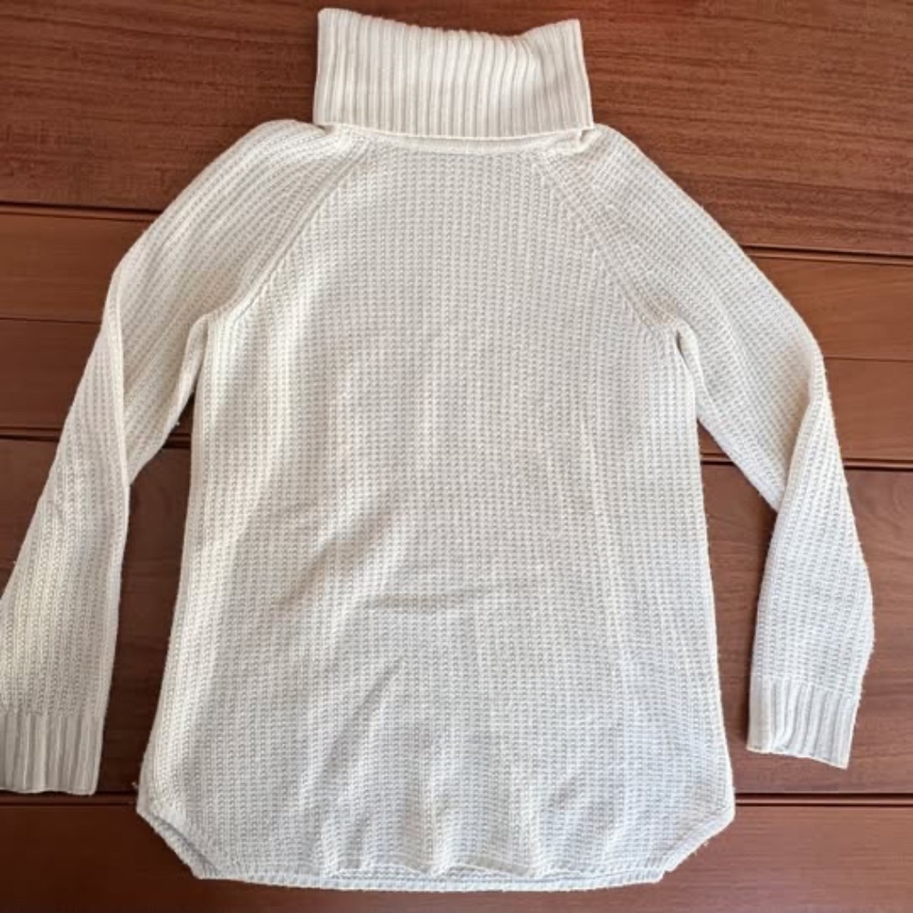 Theory 100% cashmere sweater